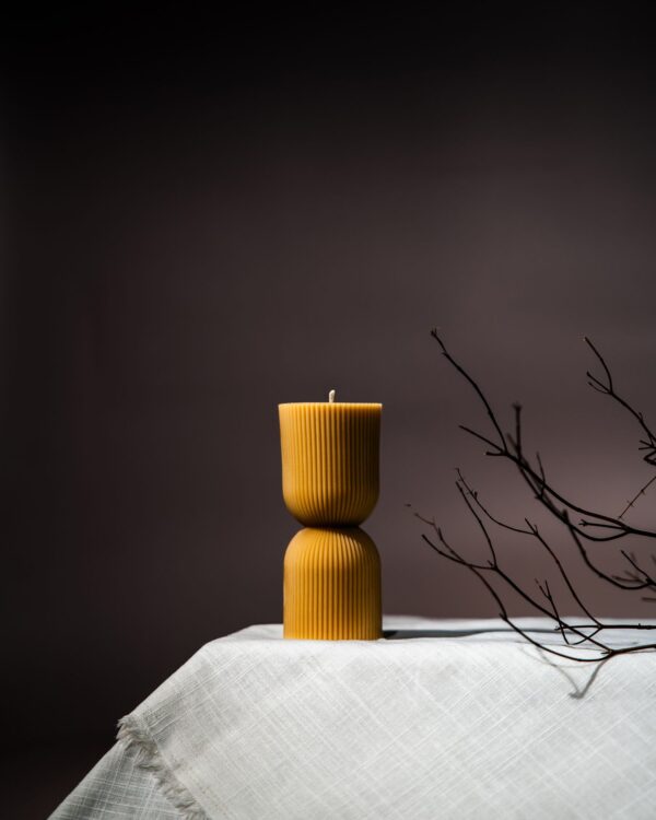 Ribbed Hourglass Small (Beeswax)